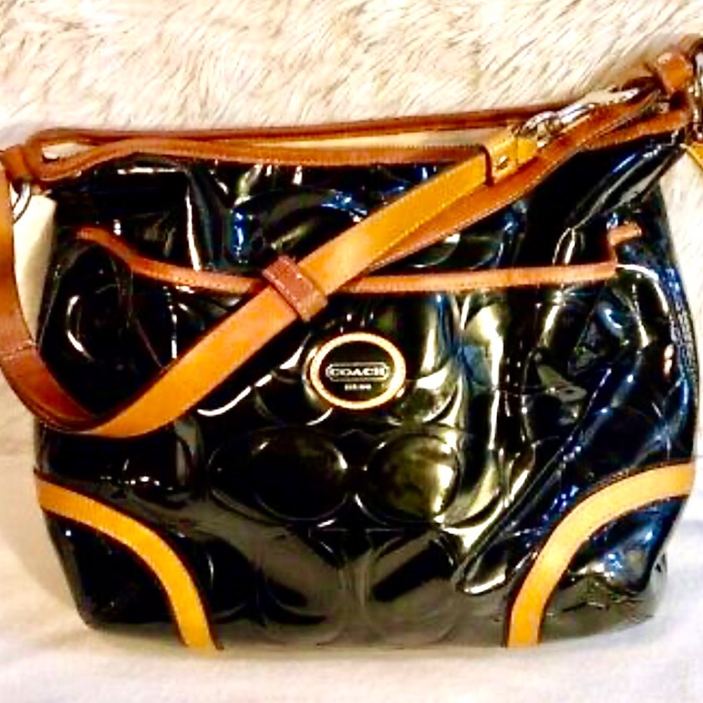 Beautiful Coach Peyton Shoulder
Purse Black Patent Leather Brown F20022 Bag